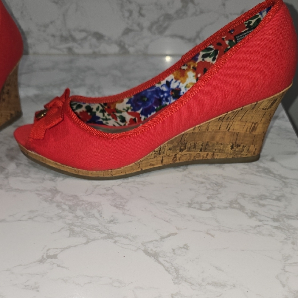 Dexflex Comfort Red Peep-Toe Wedges Woman's Size 8.5 - Picture 10 of 15